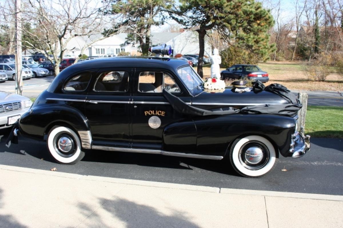 A police vehicle decorated with crape