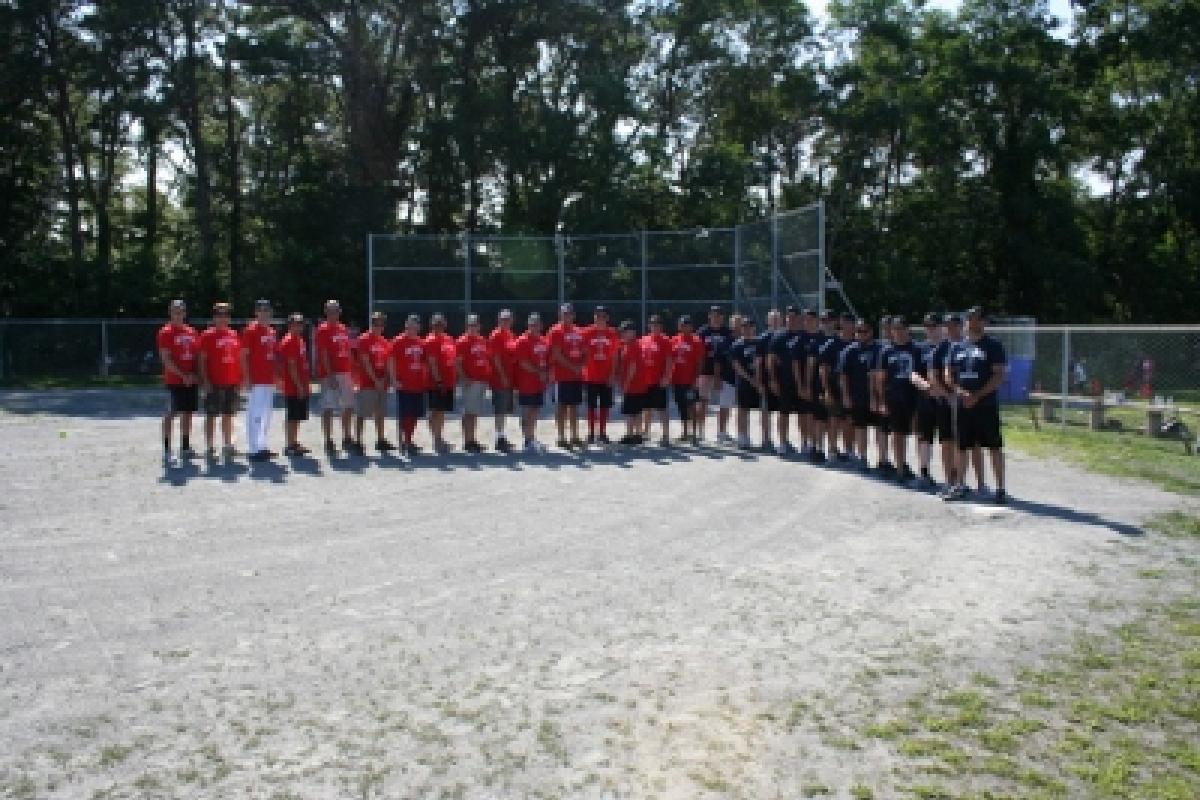 Group photo of the 2 teams